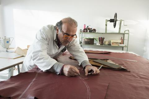 Jean-Baptiste Gawrieh dans l'atelier du pavillon du parc - © Bertrand Stofleth, 2017