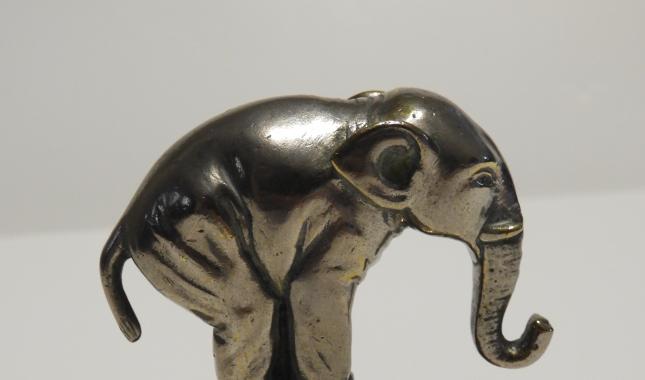 Mascotte de radiateur représentant un éléphant, collections du Musée Malartre - © Malartre