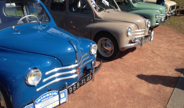 plusieurs voitures renault