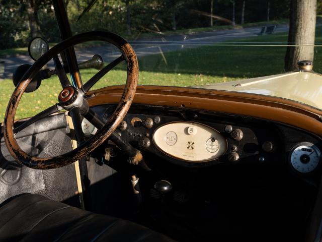 Détail de l'intérieur de la CITROEN Type B14 G Torpédo du Musée de l'automobile Henri Malartre.