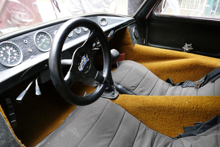 Vue de l'intérieur de la MARCADIER "BARZOI" châssis RENAULT Type R1135 du Musée de l'automobile Henri Malartre.