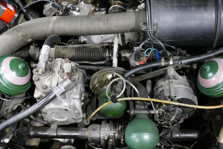 CITROEN TYPE SB SÉRIE S « SM » capot ouvert et moteur visible.