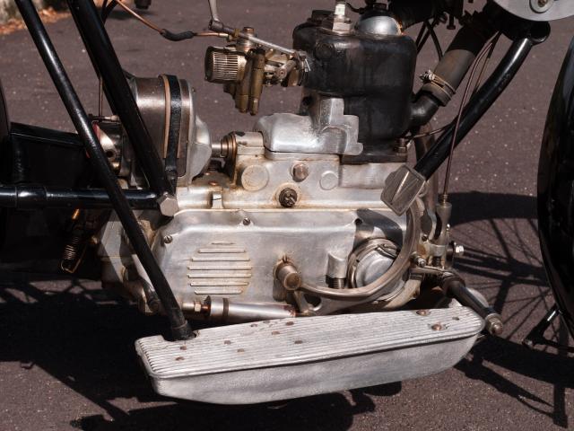 Détails d'une motocyclette VIRATELLE 3 HP du Musée de l'automobile Henri Malartre.