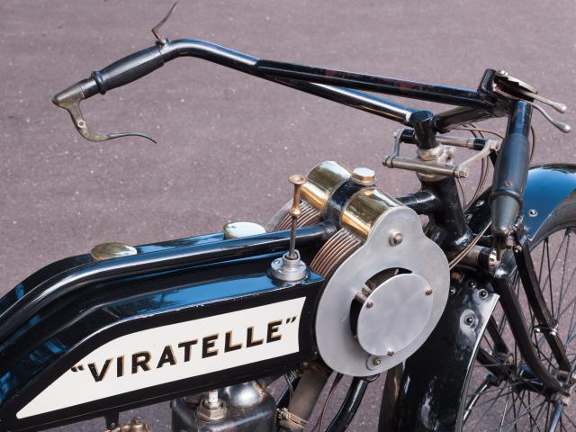 Détails de motocyclette VIRATELLE 3 HP du Musée de l'automobile Henri Malartre.