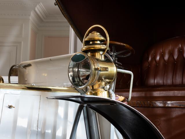 Automobile Noel Benet - détail phare
