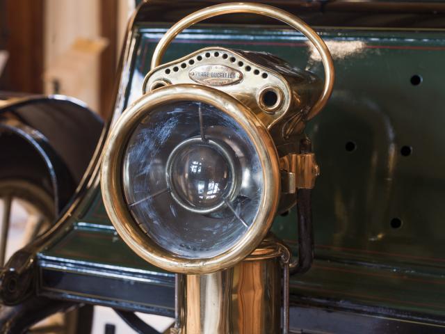 Automobile de Dion Bouton - detail phare