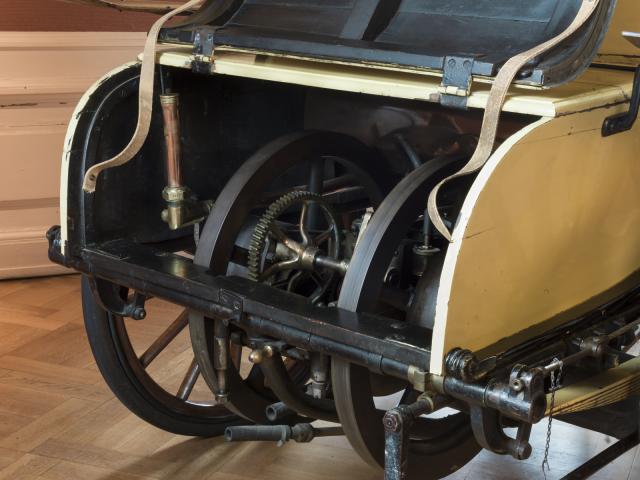 Rochet Schneider 1898 - detail moteur arrière