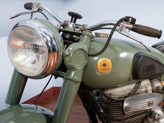 Motocyclette SUNBEAM S7 - detail phare