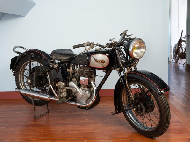 Moto Norton - Big four face