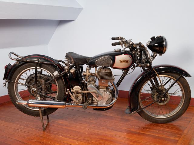 Moto Norton - Big four côté