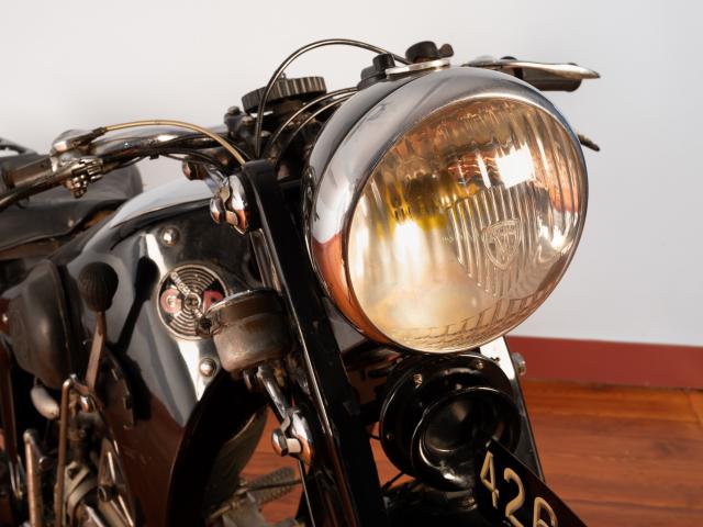 Motocyclette Gnome et Rhône Major détail phare