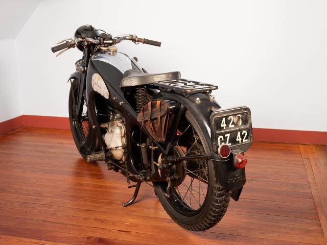 Motocyclette Gnome et Rhône Major arrière
