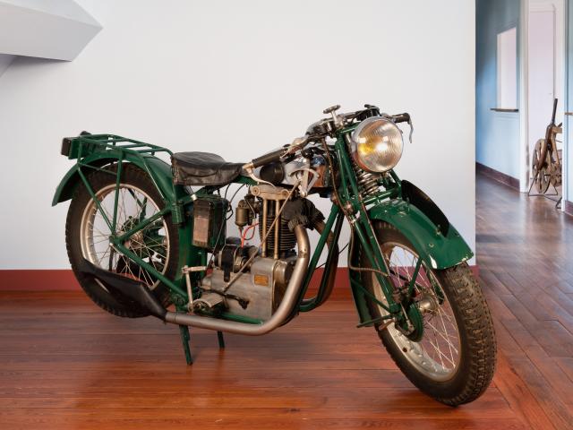 Motocyclette ULTIMA 500 cm3 - face