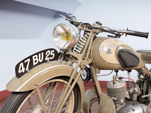 Motocyclette PEUGEOT Type 56 - détail face