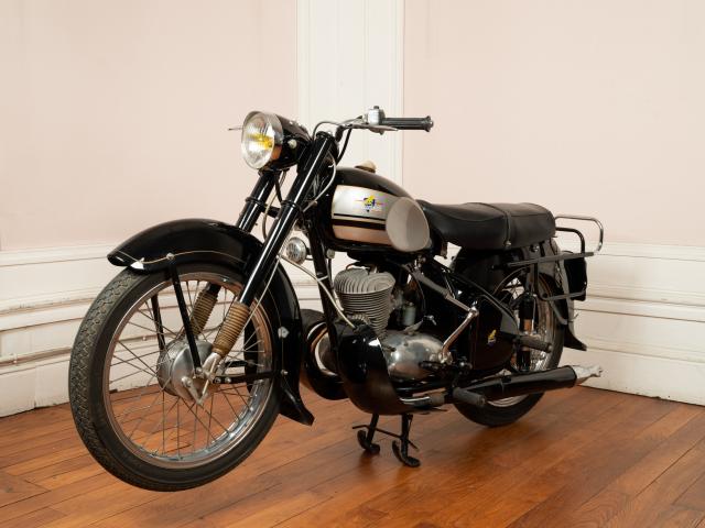 Motocyclette PEUGEOT Type 176 AD côté gauche