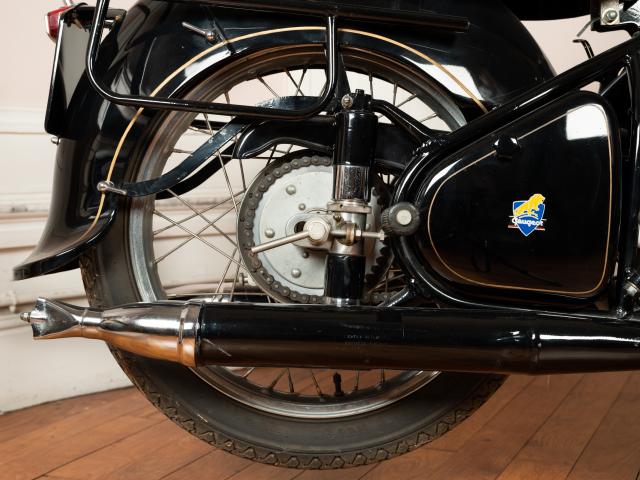 Motocyclette PEUGEOT Type 176 AD detail roue arriere