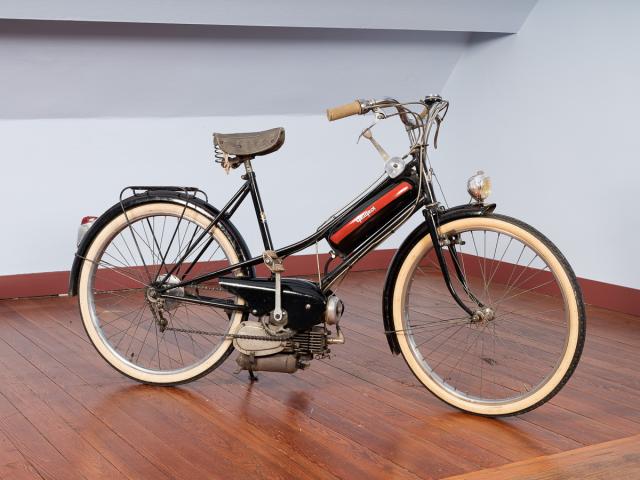 Motocyclette Peugeot BIMA - côté droit