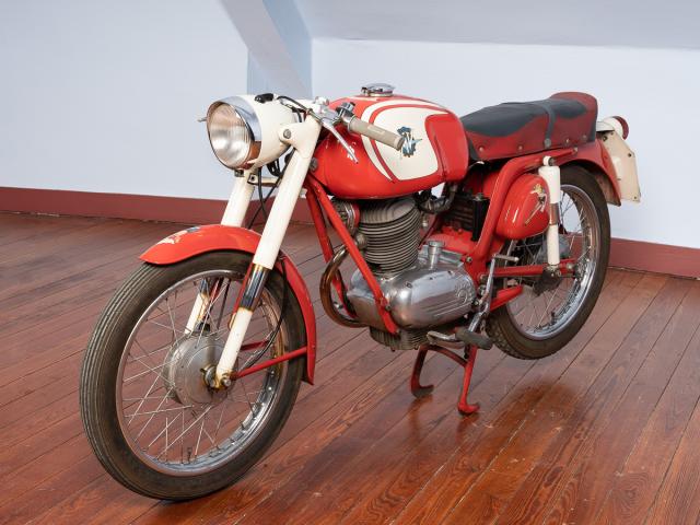 Motocyclette M.V. Augusta Checca 99 S type MV S - côté droit