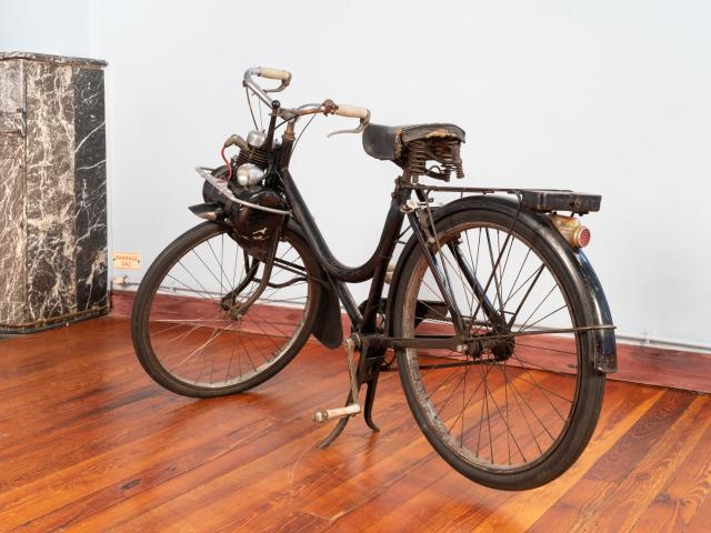 Cyclomoteur solex type VELOSOLEX 330 - face