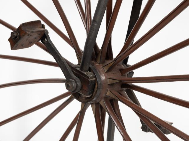 Grand bi a tete de cheval - detail pédalier