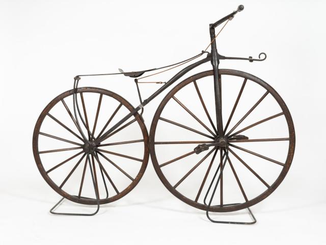 velocipede sans marque - côté droit