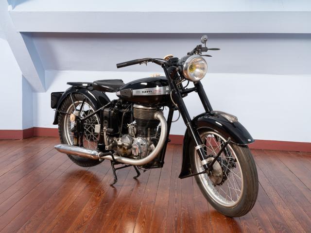 Motocyclette Terrot 500 cm3 - face droite