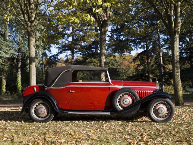 Automobile BUGATTI Type 49 - Profil droit 
