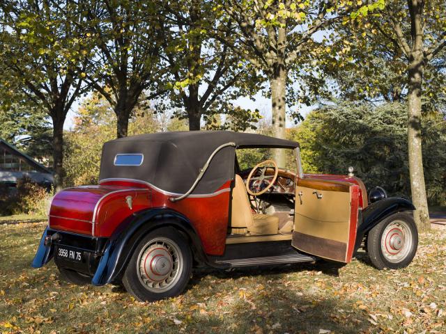 Automobile BUGATTI Type 49 - Profil droit porte ouverte