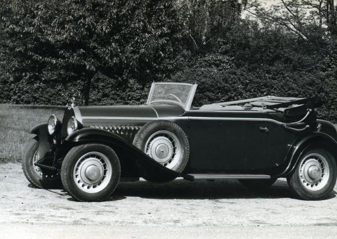 Automobile BUGATTI Type 49 - Capote baissée
