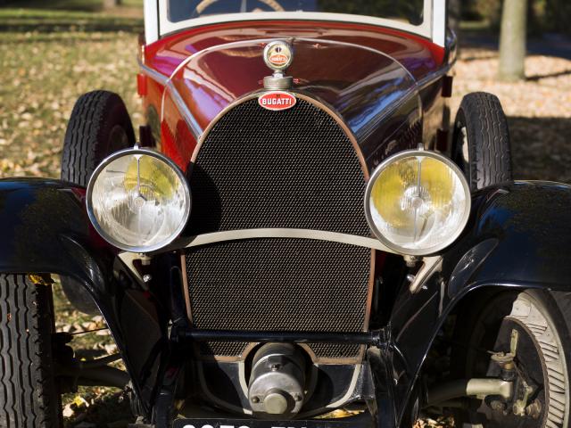 Automobile BUGATTI Type 49 - Détail calandre et phares