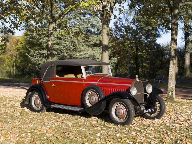 Automobile BUGATTI Type 49 - Profil droit
