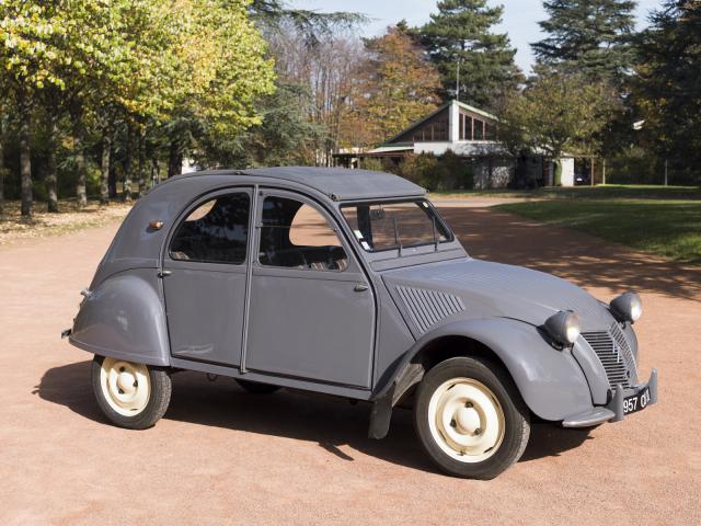 Automobile CITROEN 2CV Type AZ série 2 - Profil droit