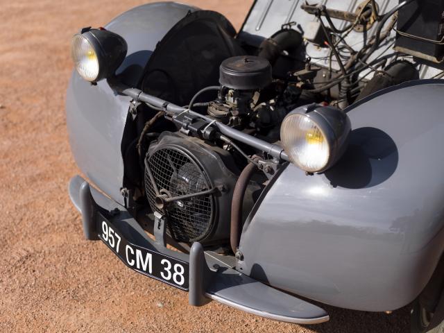 Automobile CITROEN 2CV Type AZ série 2 - Détail moteur