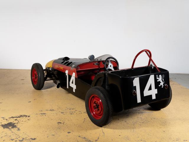 Automobile LOTUS-FORD "Super Seven" - Vue arrière