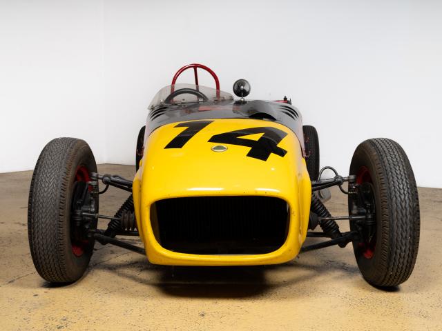 Automobile LOTUS-FORD "Super Seven" - Vue de face