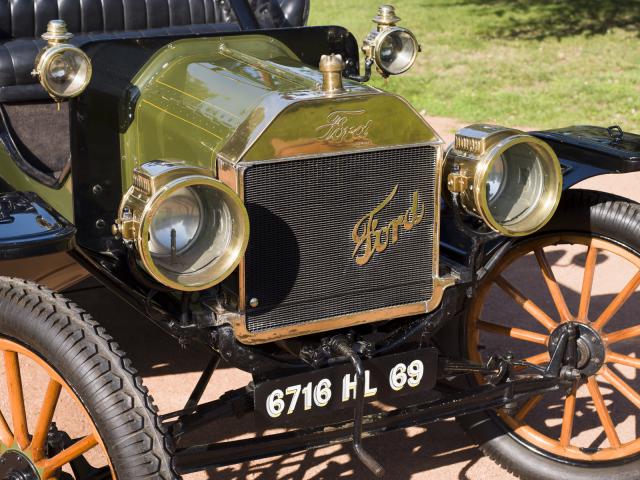 Automobile FORD T Double phaéton - Détail avant