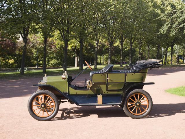 Automobile FORD T Double phaéton - Profil gauche