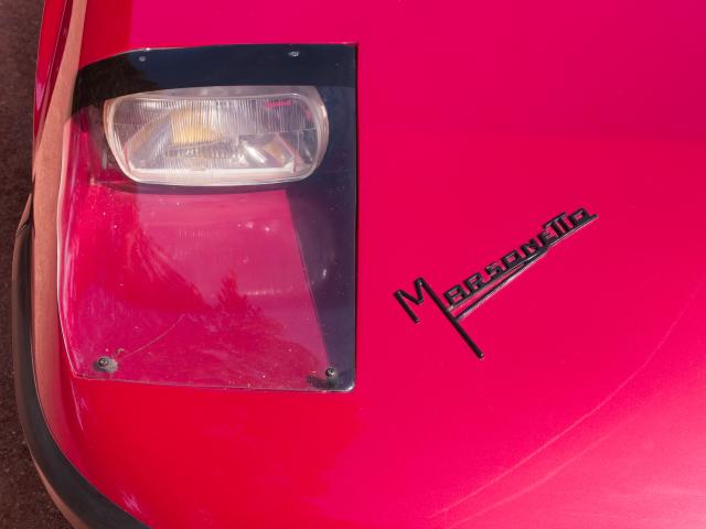 Marsonetto Type GT - Détail phare avant droit et signature