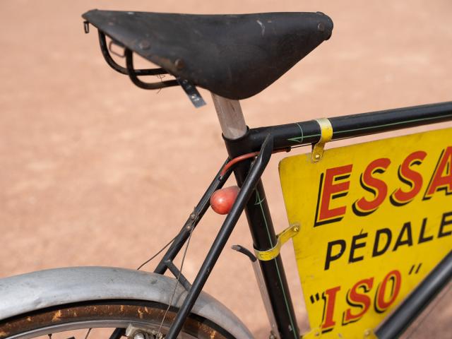 Bicyclette à pédales ISO C.I.M. - Détail selle