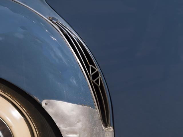 RENAULT 4CV berline Type R 1062 - Détail marque