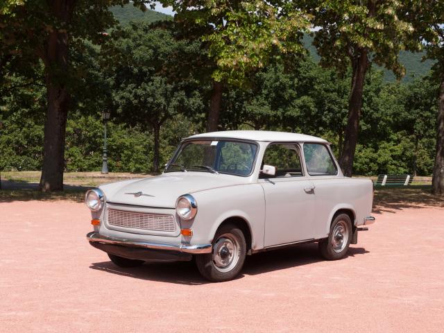 TRABANT Type P 601 LL - Vue de 3/4 face côté gauche