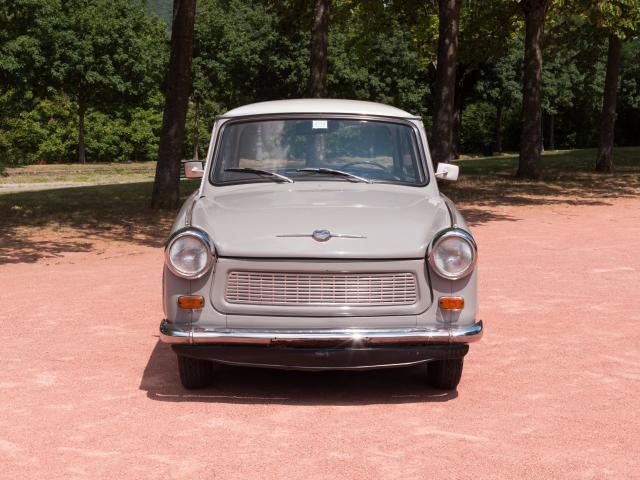 TRABANT Type P 601 LL - Vue de face